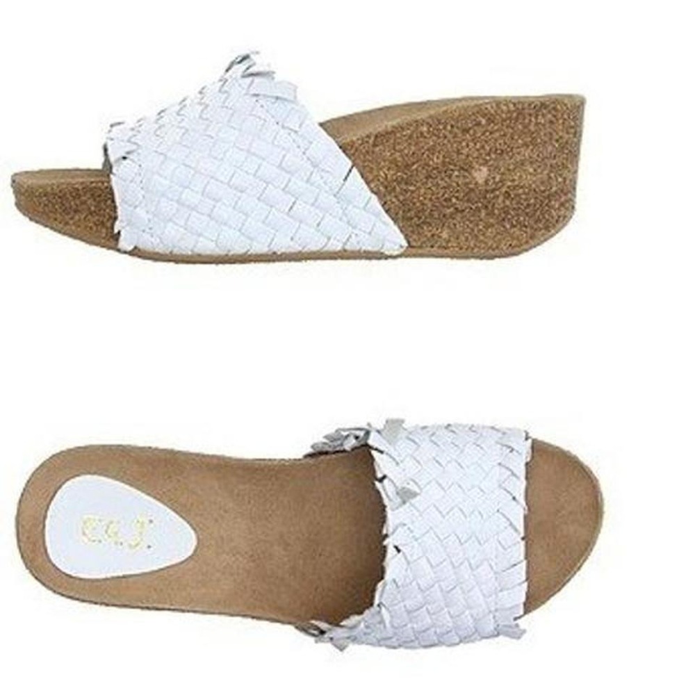 New $334 Italian woven white leather sandals. IT‎ 40 US 9.5